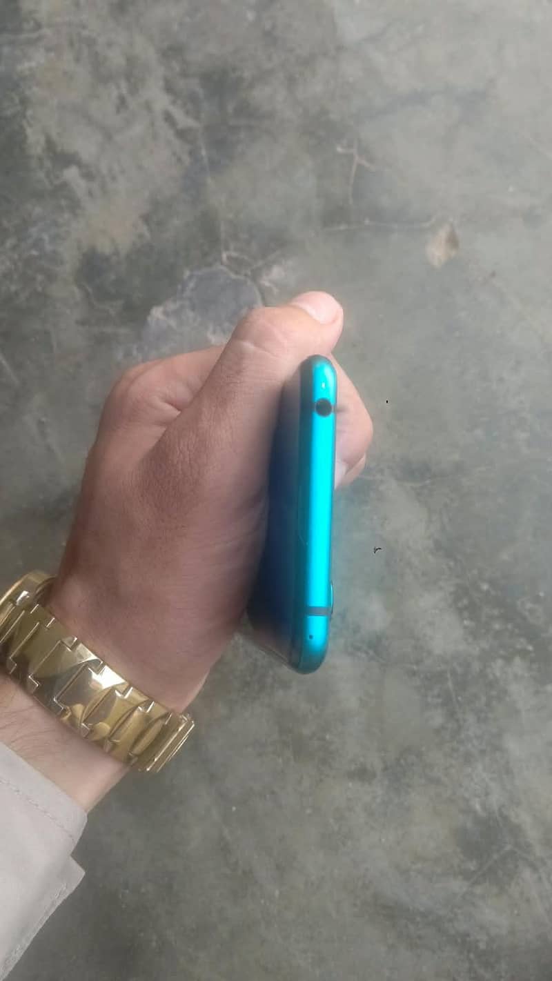 Sharp Aquos R3 5