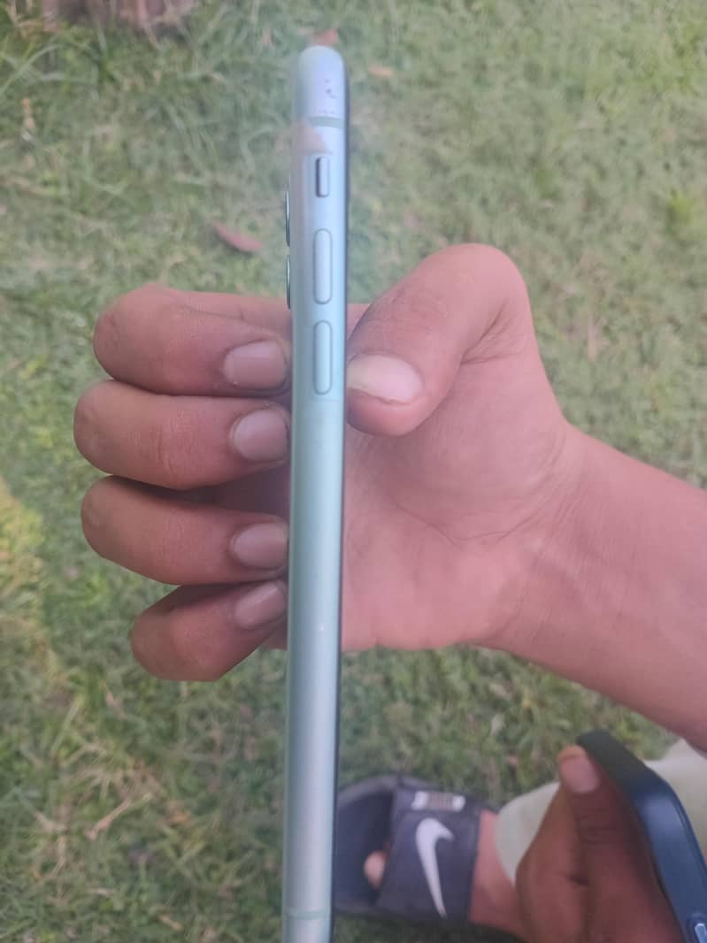 Apple iPhone 11 3