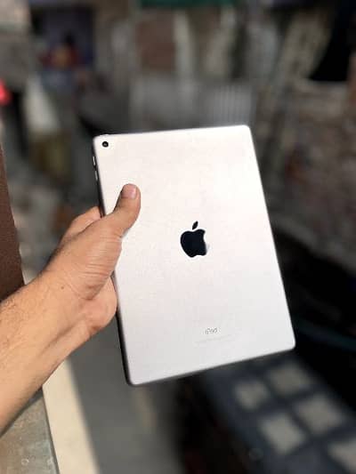 I Pad 5th Generation 128gb water pack exchange possible 03064178199