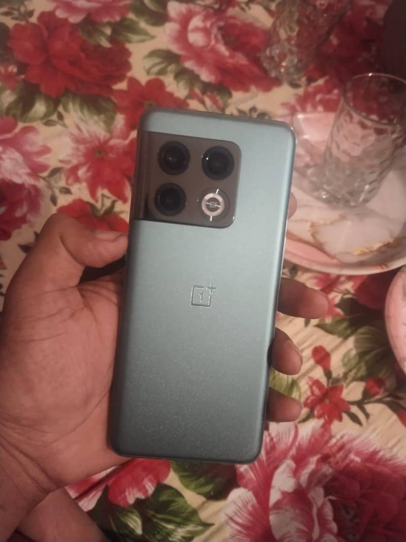 One Plus 10 Pro 6