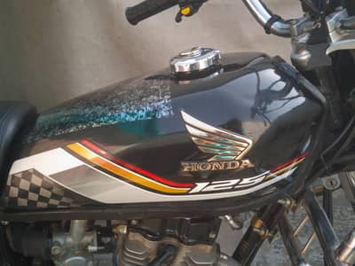 125 special edition 2025 fuel tank