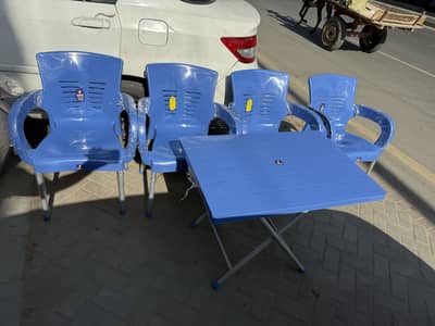 Relexo chairs and folding table