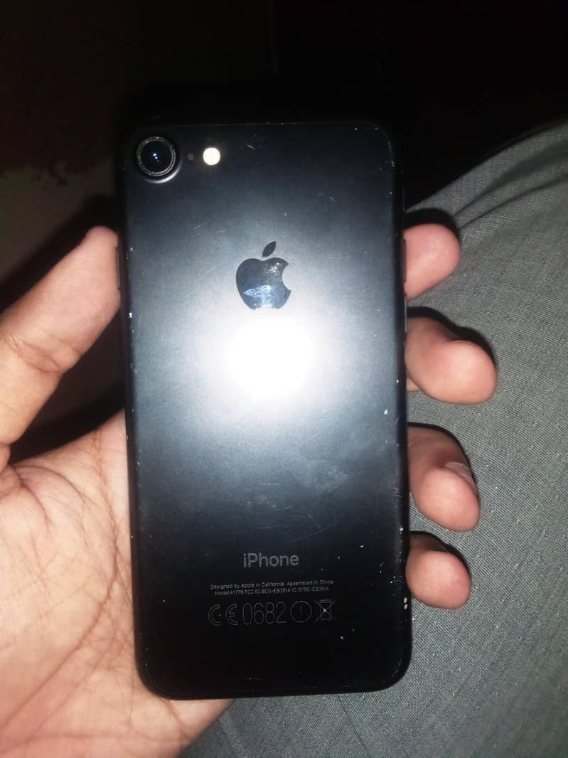 Apple iPhone 7 3