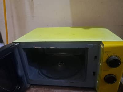 Oven , Microwave
