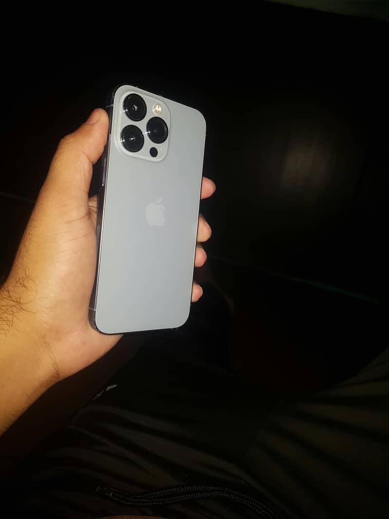 Apple iPhone 13 Pro 2