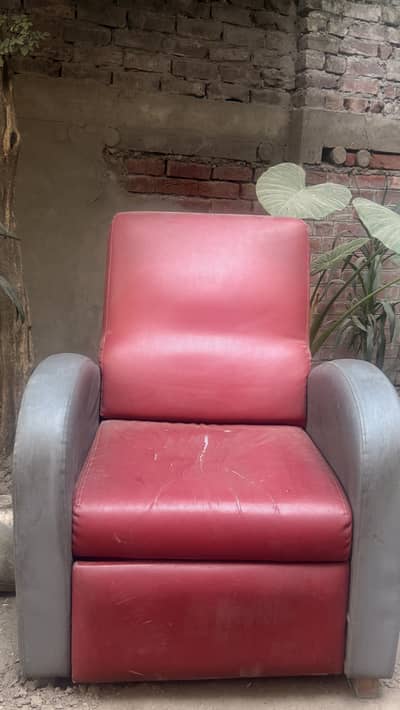 Heavy Duty Leather Recliner/Lounge Chair