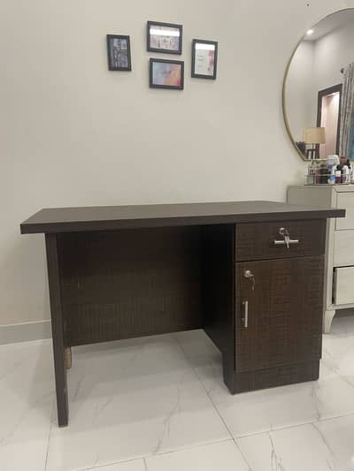 Office table