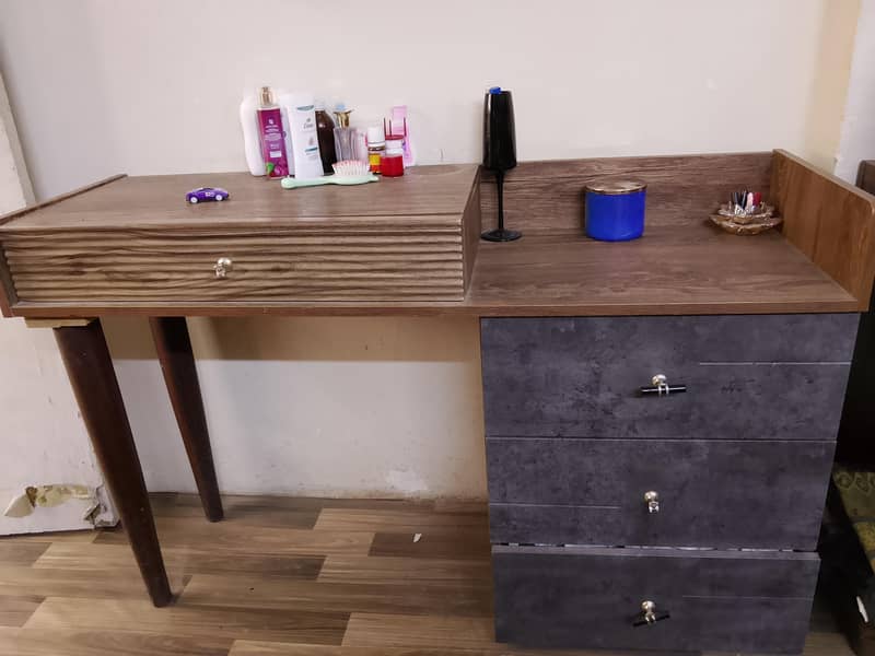dressing table 0