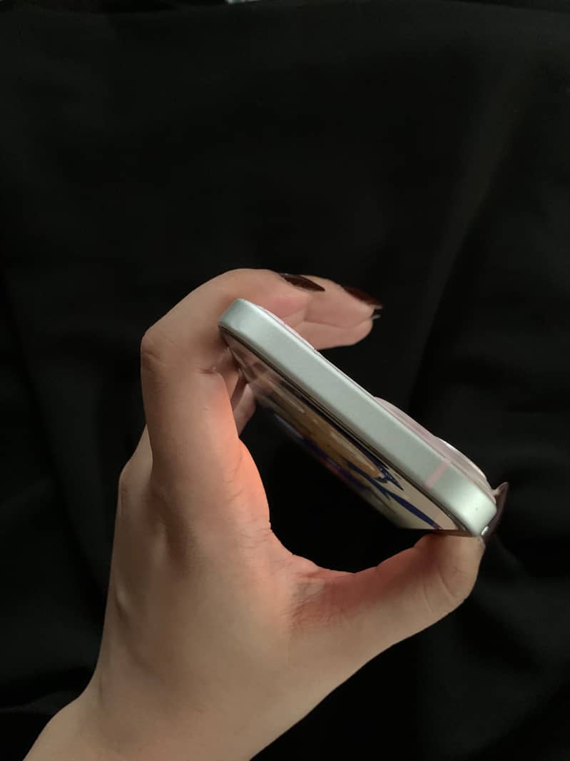 iPhone 15 6