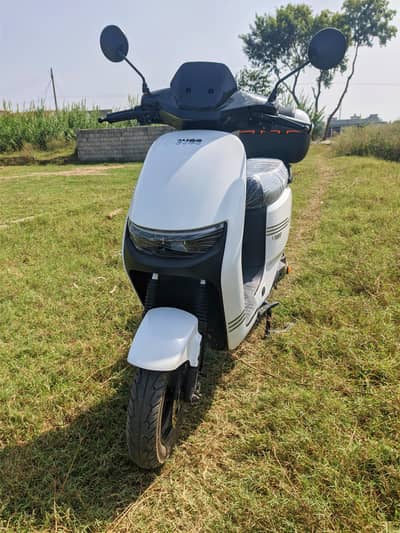 BRAND NEW EVE ELECTRIC SCOOTY. BEST FOR LADIES AND FAMILY USE