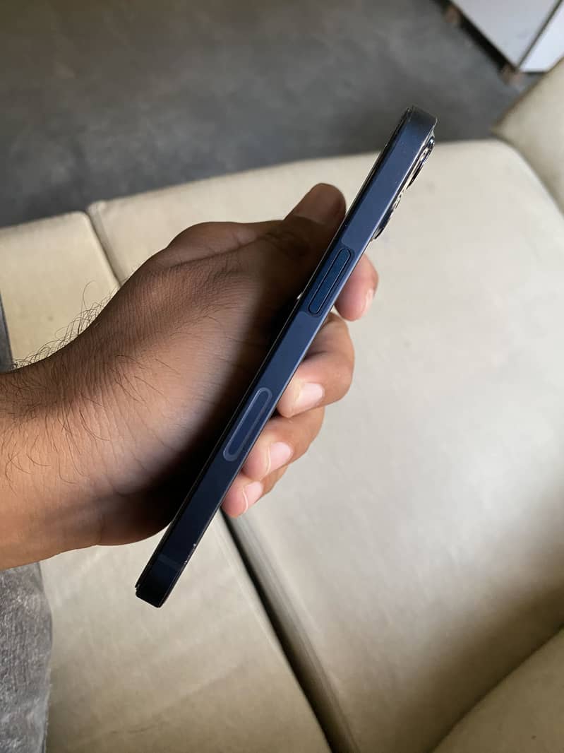 Apple iPhone 13 2