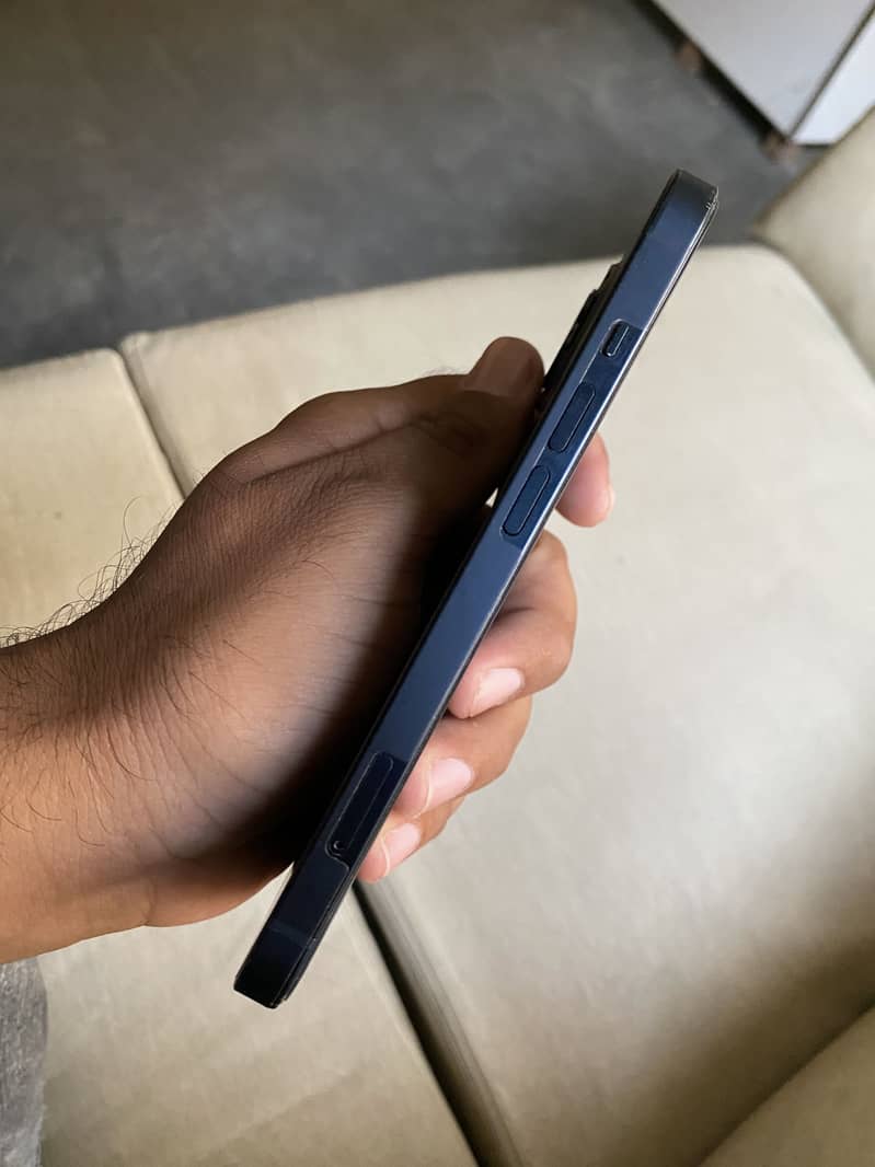 Apple iPhone 13 4