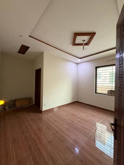 DOUBLE STOREY HOUSE TEN MARLA AVAILABLE FOR SALE IN WAPDA TOWN