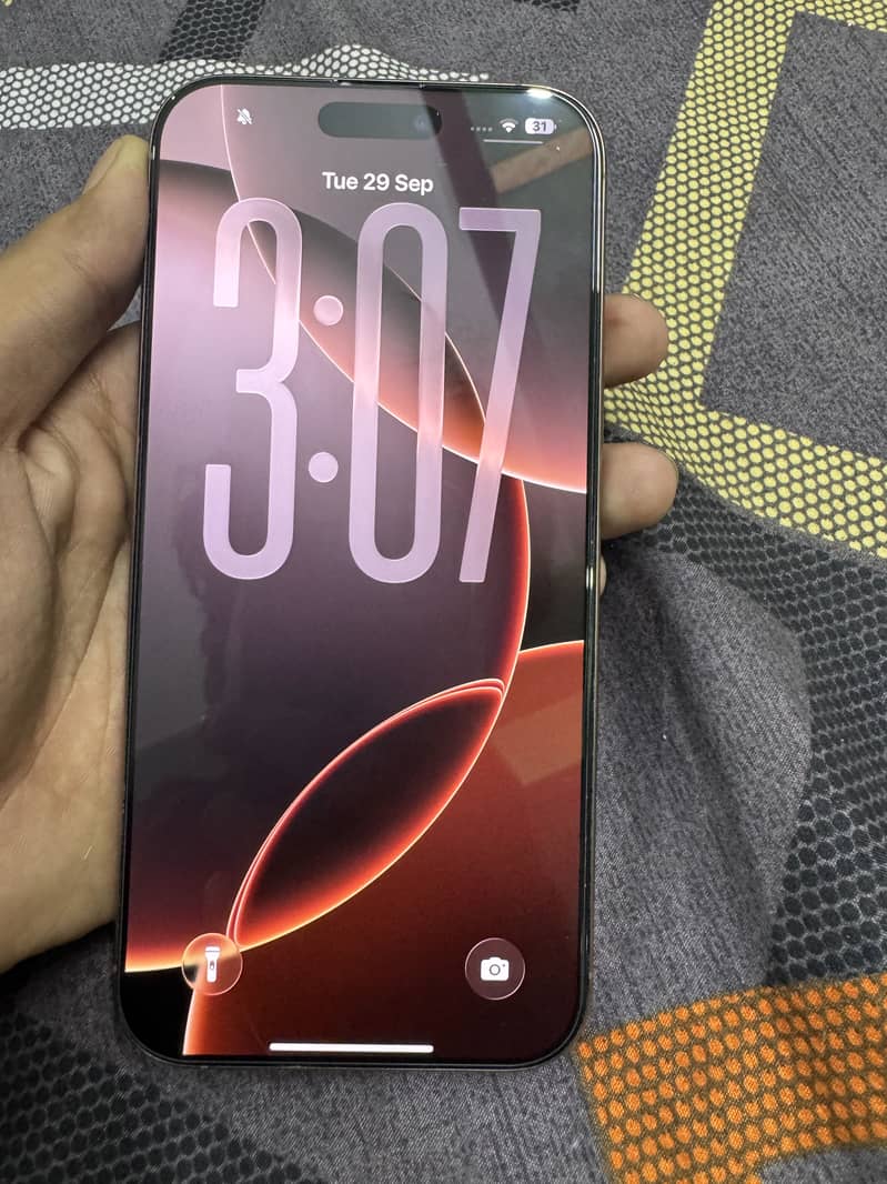 Apple iPhone 16 Pro Max 2