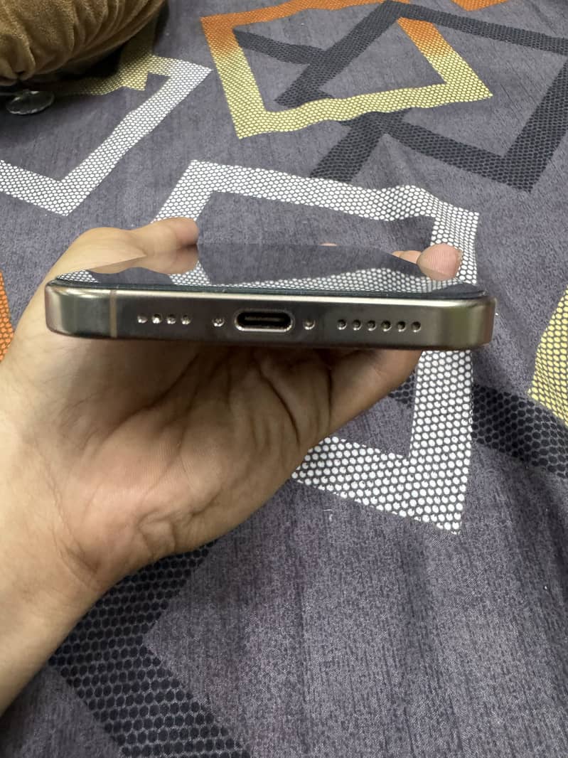 Apple iPhone 16 Pro Max 5