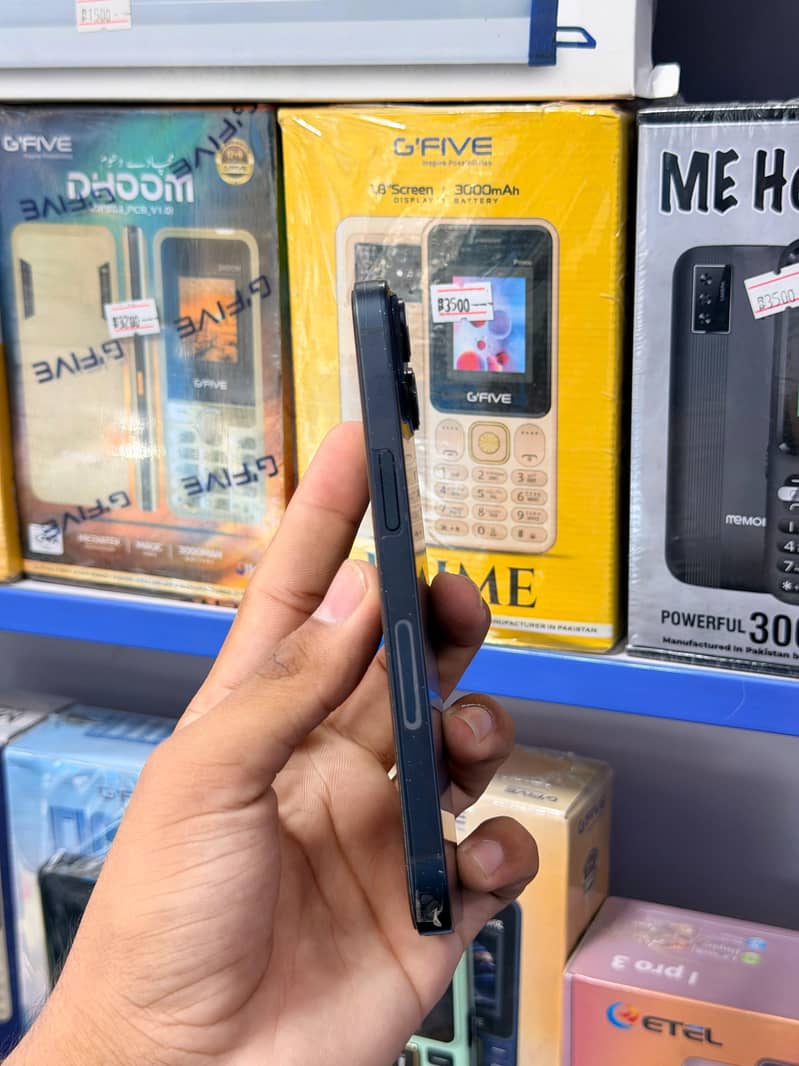 iPhone 14 3