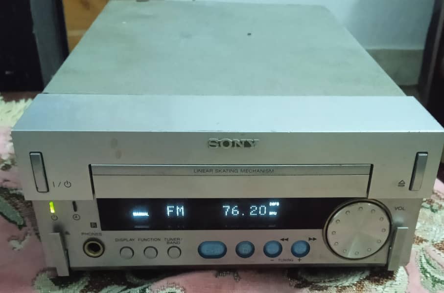 good condition amplifier & CD player 2