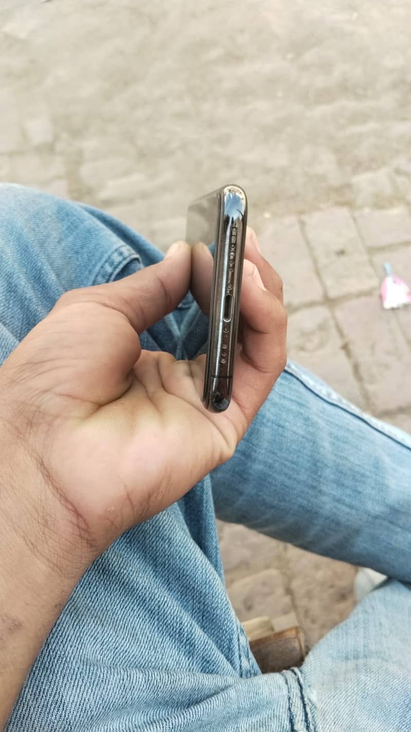 Apple iPhone 11 Pro 1