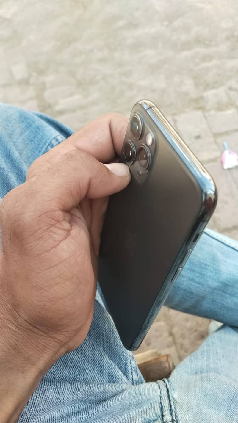 Apple iPhone 11 Pro 2