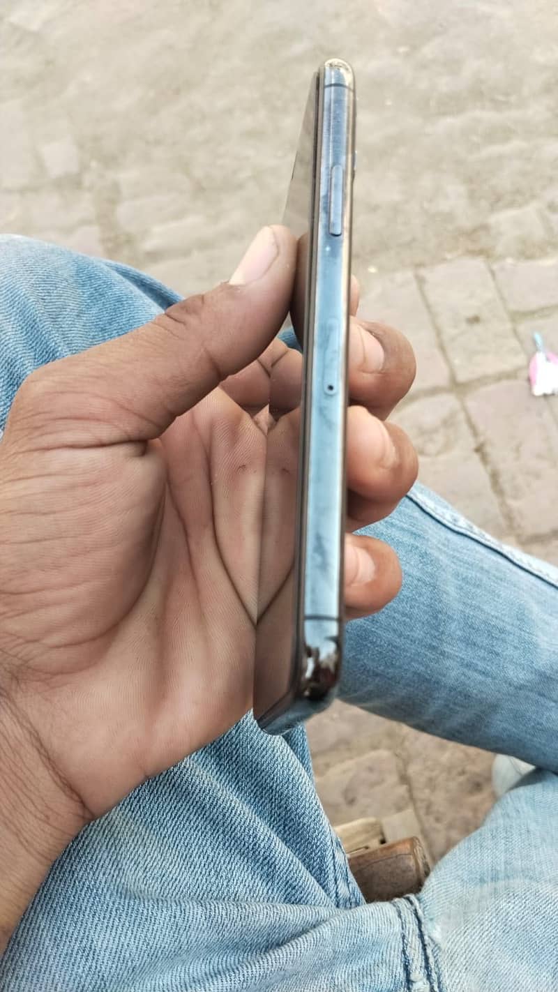 Apple iPhone 11 Pro 3