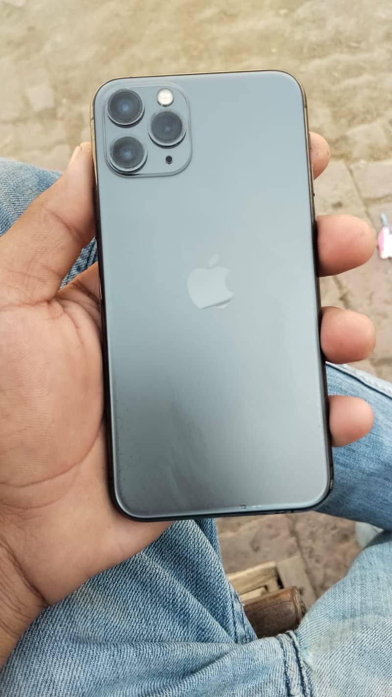 Apple iPhone 11 Pro 4