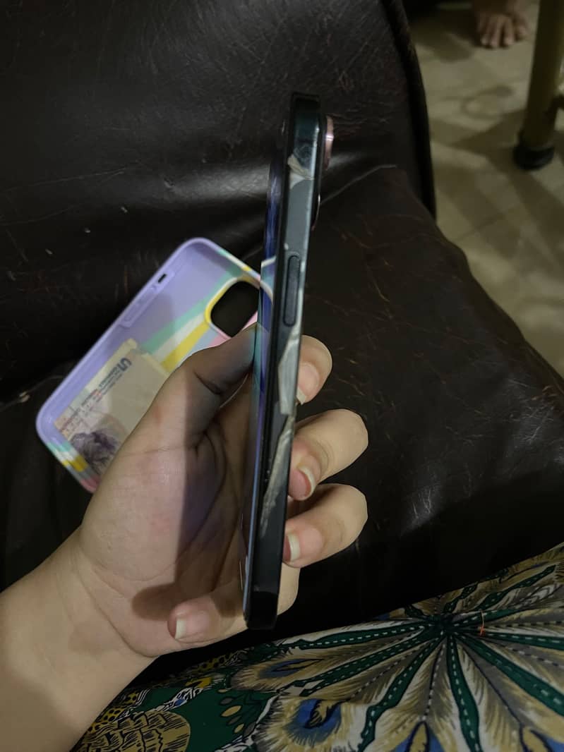 Apple iPhone 15 2