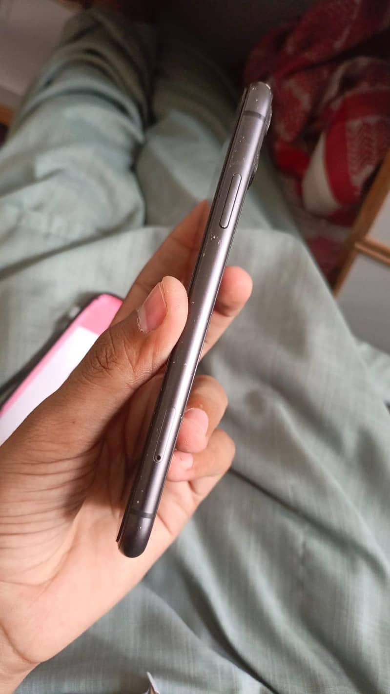 Apple iPhone 11 3