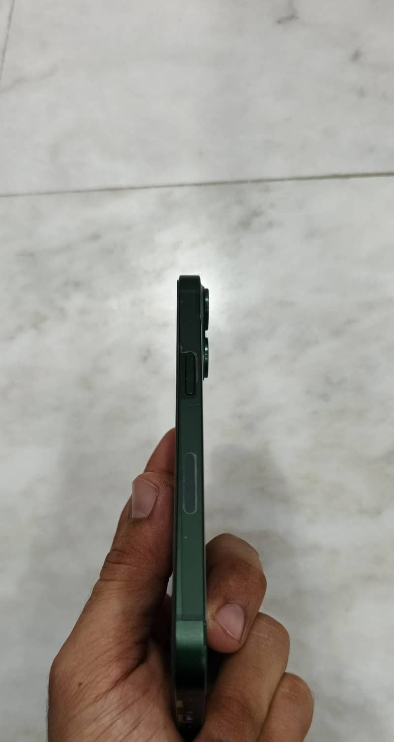 Apple iPhone 13 2