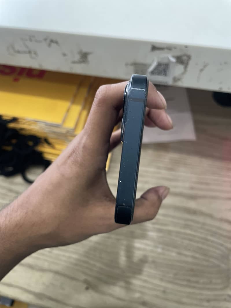 Apple iPhone 13 3