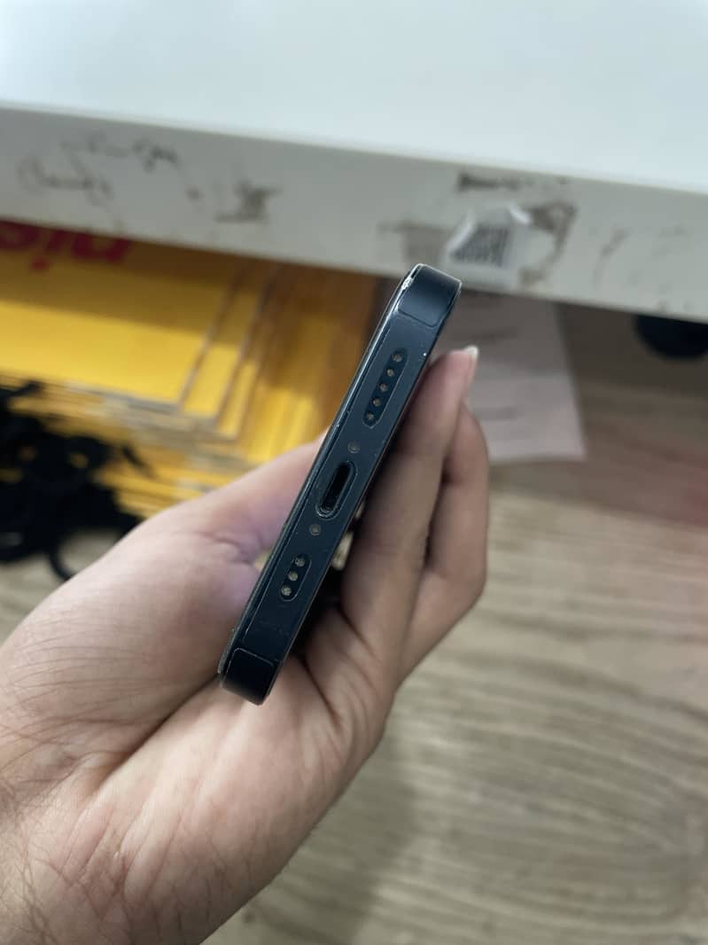 Apple iPhone 13 5