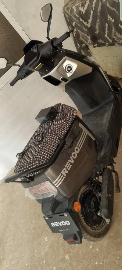 revoo A11 electric Scooty 200km used urgent sale