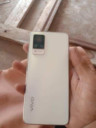 Vivo V21