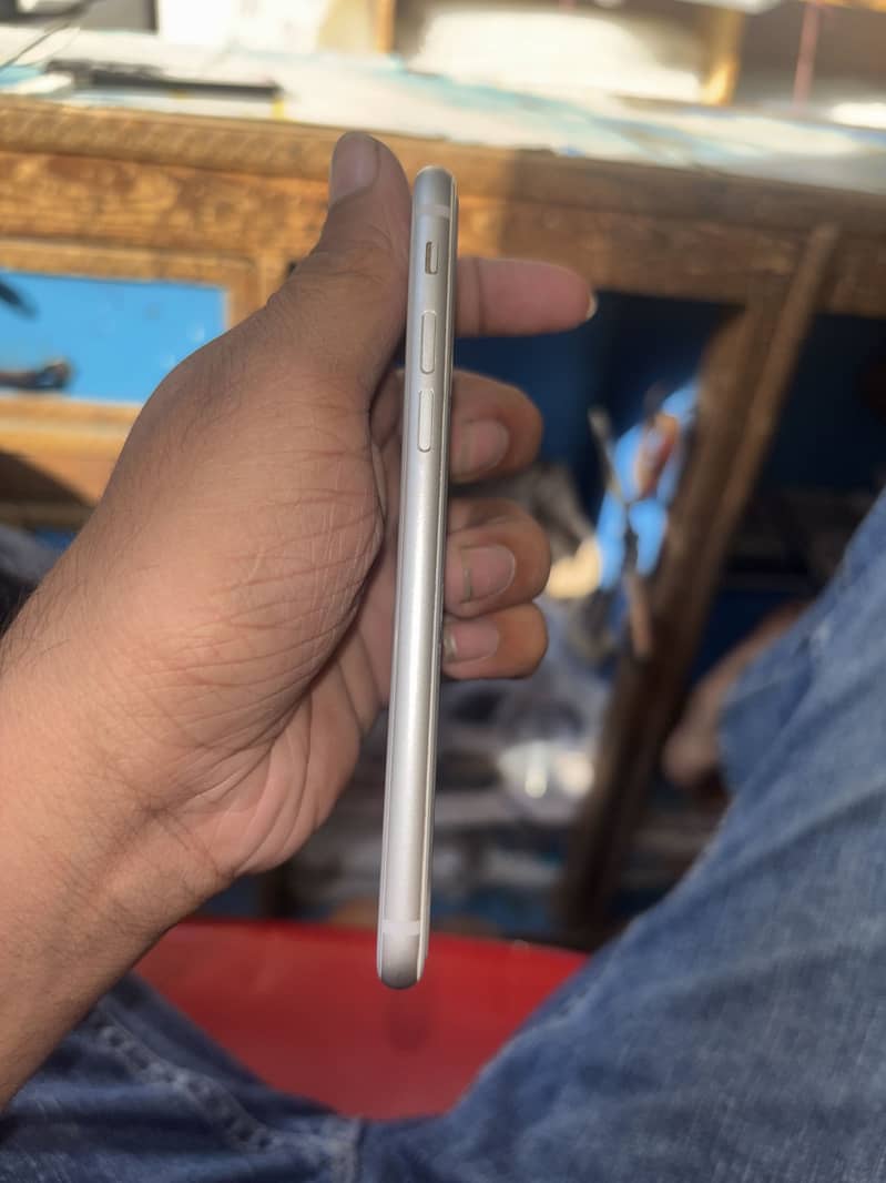 Apple iPhone 8 1