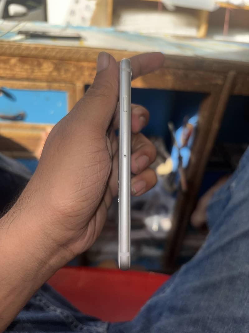 Apple iPhone 8 3