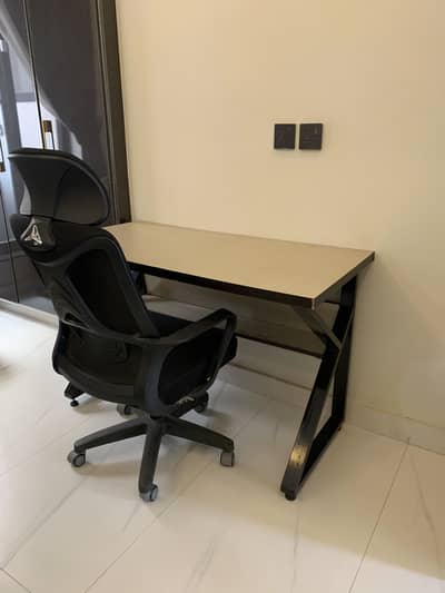 Office chair and table