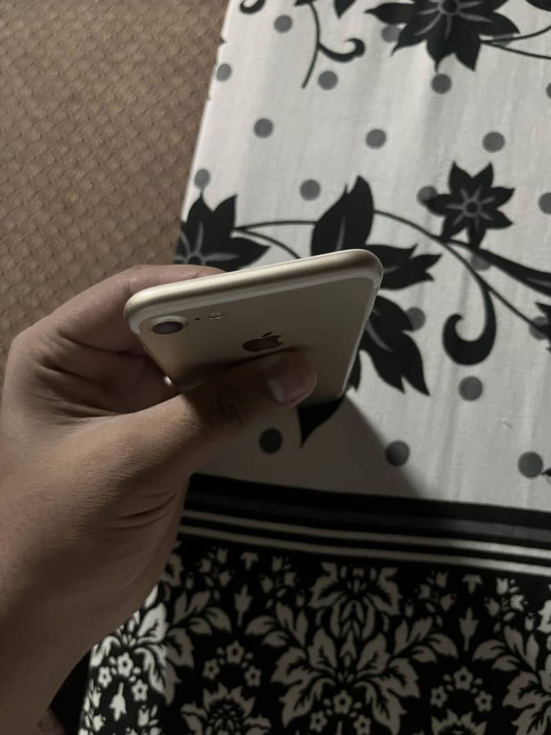 Apple iPhone 7 1