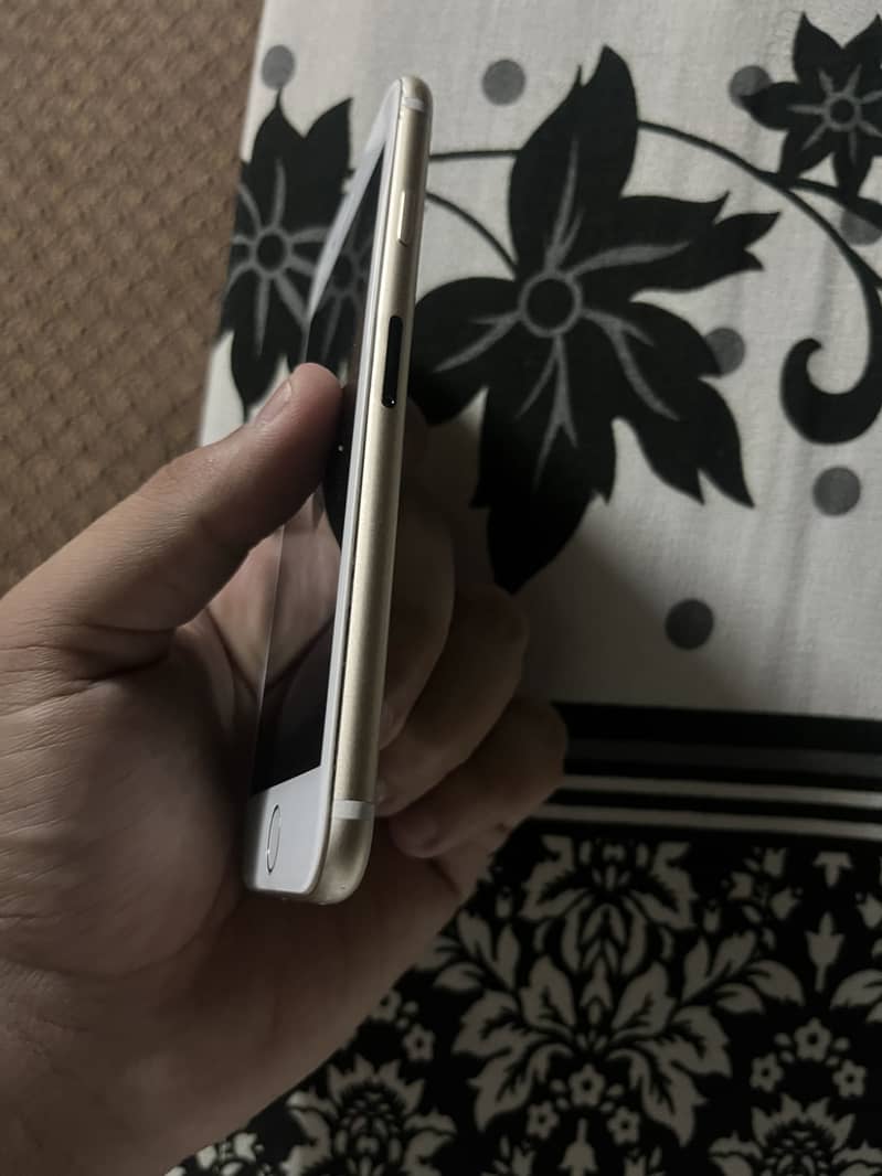 Apple iPhone 7 4