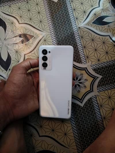 Tecno Camon 18