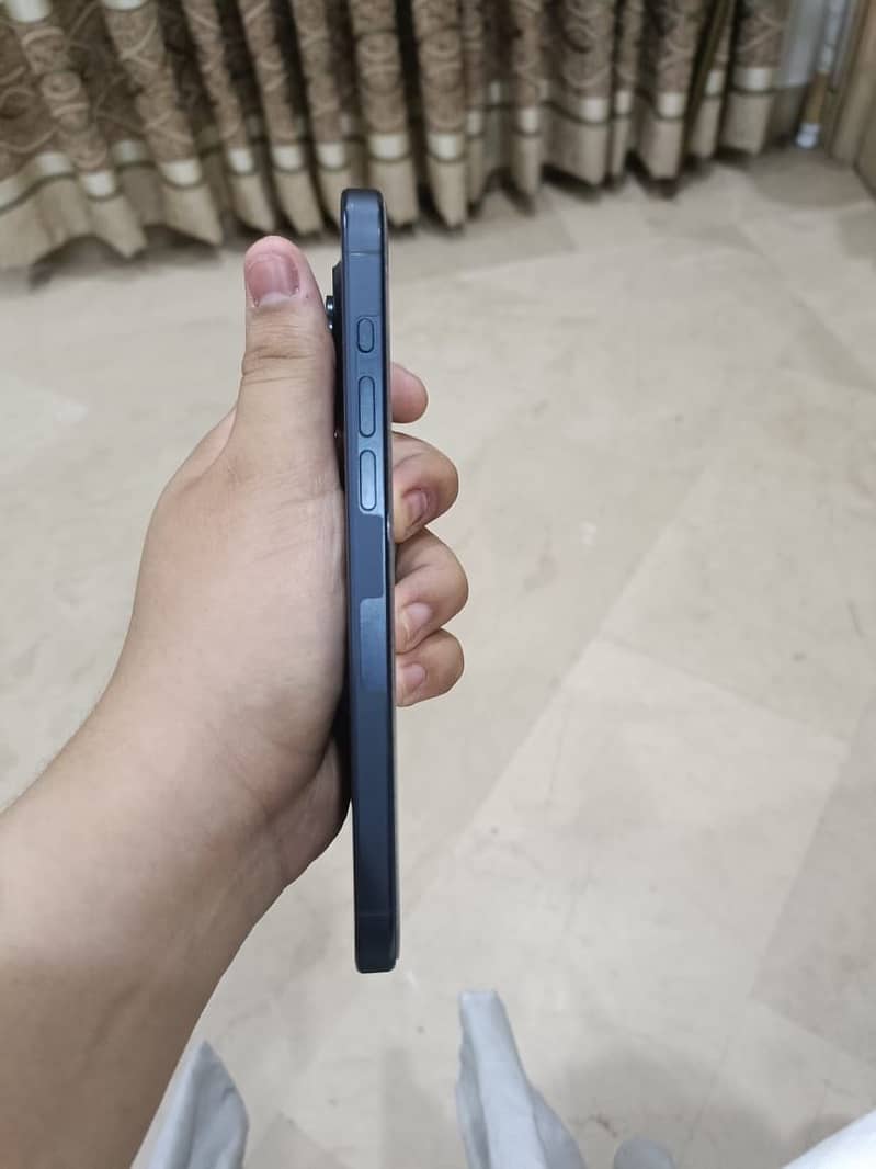 Apple iPhone 15 Pro Max 1