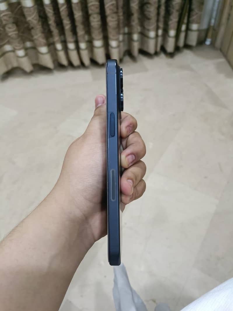 Apple iPhone 15 Pro Max 2