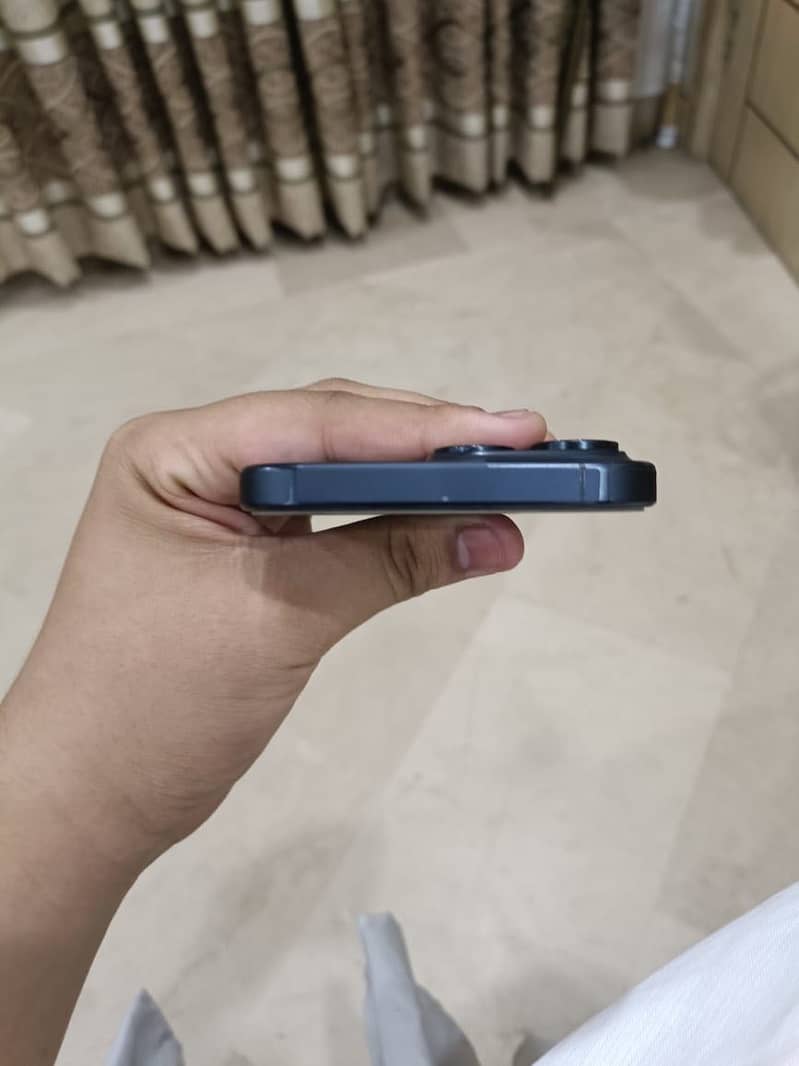 Apple iPhone 15 Pro Max 4