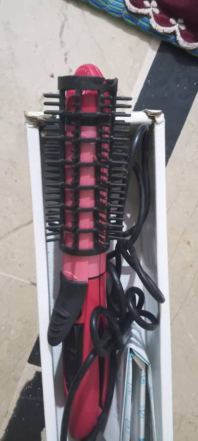 Hair Straightener – Good Condition | For Sale