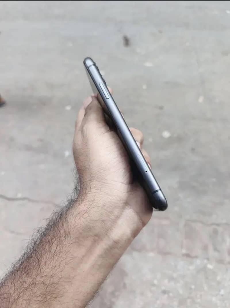 Apple iPhone 11 3