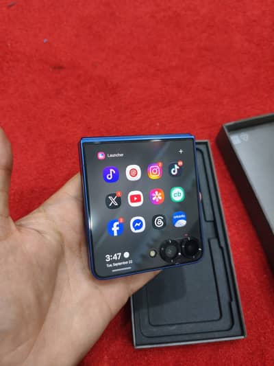 Samsung Mobile Z Flip 7