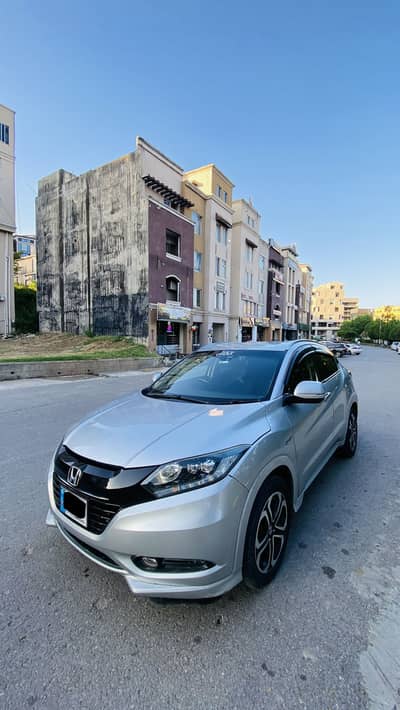 Honda Vezel 2014 Z Sensing top of the line variant