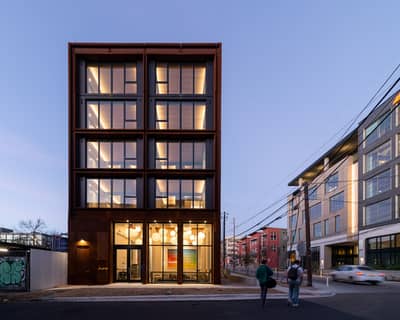 Prime Location 09 Marla Building For Sale