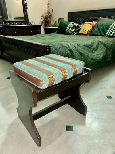 Luxury wooden bed set