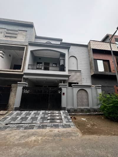 PRIME LOCATION 5 MARLA BRAND NEW HOUSE