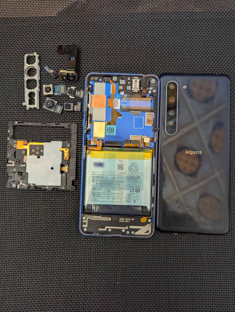 Sharp Aquos R5G 1