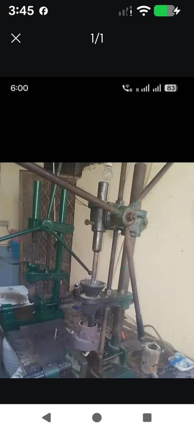hand molding machine work